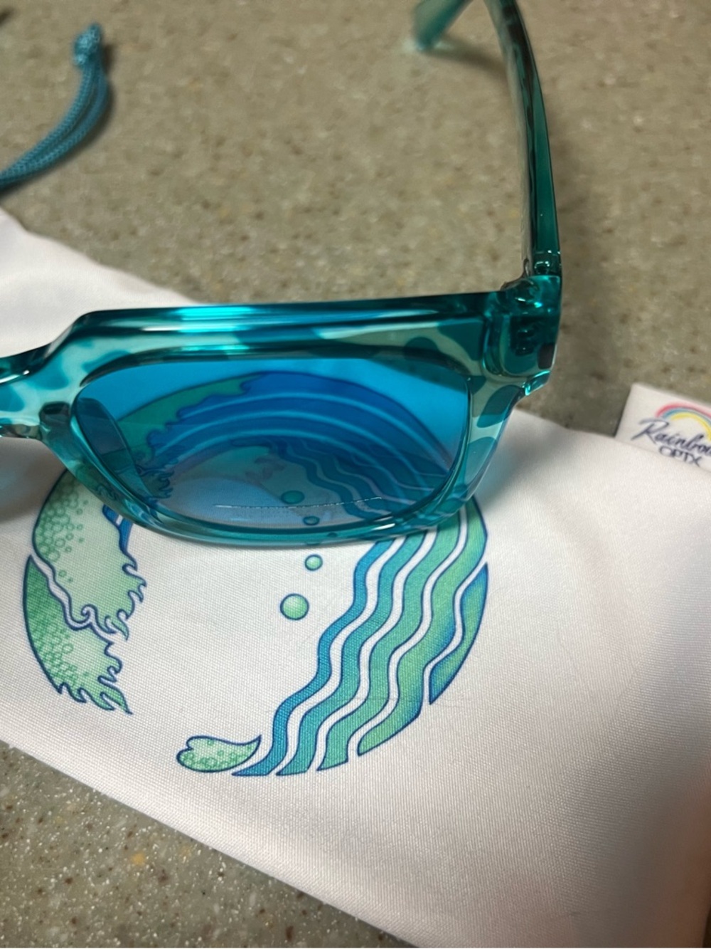 New Rainbow Optix Sunglasses
The Unit Style in Serenity Aqua - Picture 3 of 5